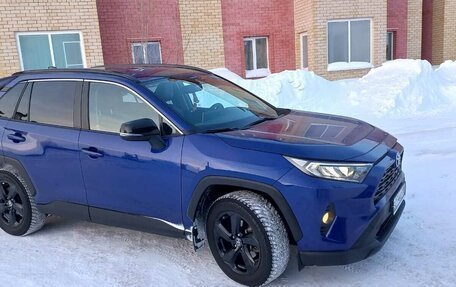 Toyota RAV4, 2021 год, 4 150 000 рублей, 8 фотография