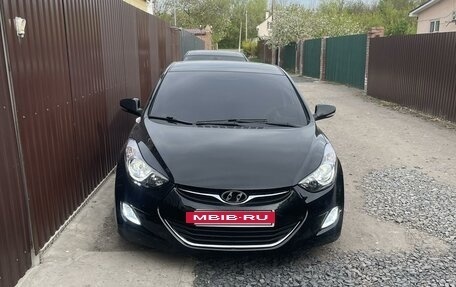 Hyundai Elantra V, 2012 год, 1 000 000 рублей, 2 фотография