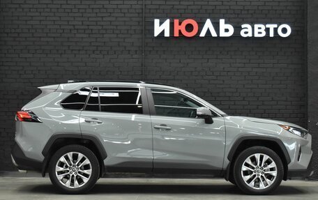 Toyota RAV4, 2021 год, 3 680 000 рублей, 9 фотография