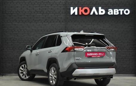 Toyota RAV4, 2021 год, 3 680 000 рублей, 6 фотография