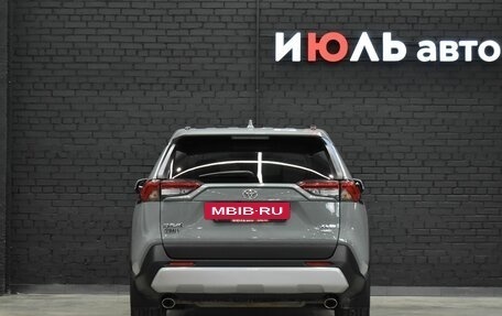 Toyota RAV4, 2021 год, 3 680 000 рублей, 4 фотография