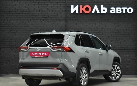 Toyota RAV4, 2021 год, 3 680 000 рублей, 7 фотография