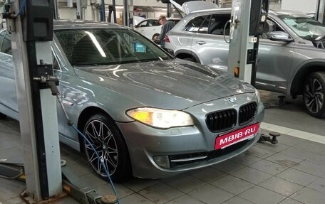 BMW 5 серия, 2011 год, 1 570 000 рублей, 2 фотография