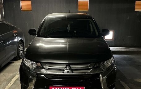 Mitsubishi Outlander III рестайлинг 3, 2015 год, 1 860 000 рублей, 1 фотография