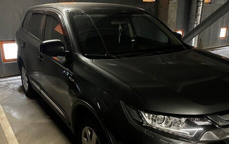 Mitsubishi Outlander III рестайлинг 3, 2015 год, 1 860 000 рублей, 9 фотография