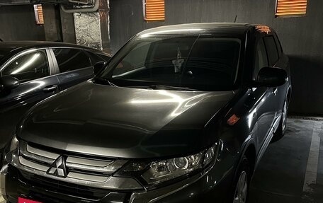 Mitsubishi Outlander III рестайлинг 3, 2015 год, 1 860 000 рублей, 8 фотография