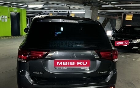 Mitsubishi Outlander III рестайлинг 3, 2015 год, 1 860 000 рублей, 4 фотография