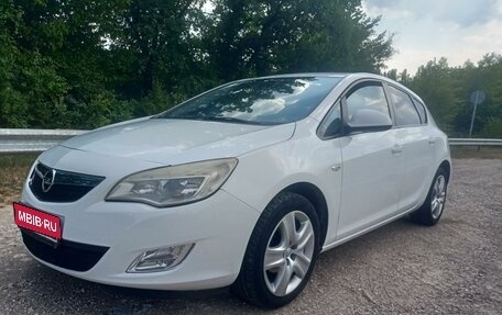 Opel Astra J, 2011 год, 820 000 рублей, 1 фотография