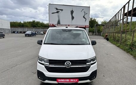 Volkswagen Multivan T6 рестайлинг, 2021 год, 5 600 000 рублей, 5 фотография