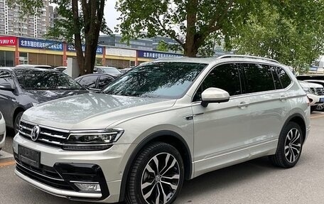 Volkswagen Tiguan II, 2019 год, 2 670 000 рублей, 1 фотография