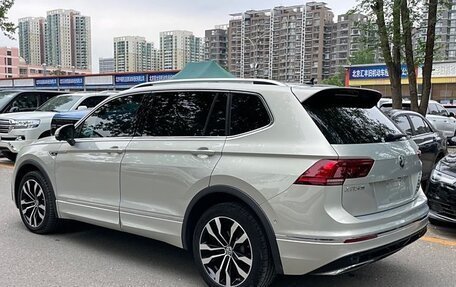 Volkswagen Tiguan II, 2019 год, 2 670 000 рублей, 4 фотография