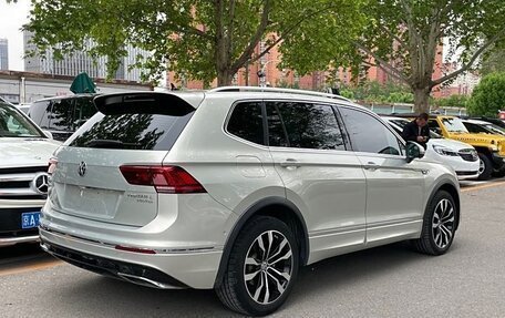 Volkswagen Tiguan II, 2019 год, 2 670 000 рублей, 2 фотография