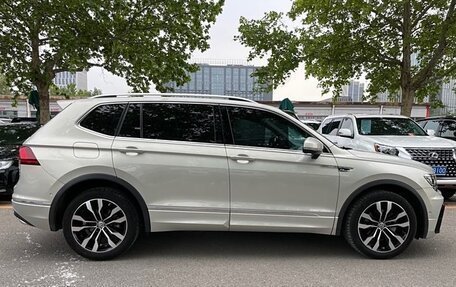 Volkswagen Tiguan II, 2019 год, 2 670 000 рублей, 5 фотография