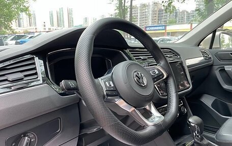 Volkswagen Tiguan II, 2019 год, 2 670 000 рублей, 25 фотография