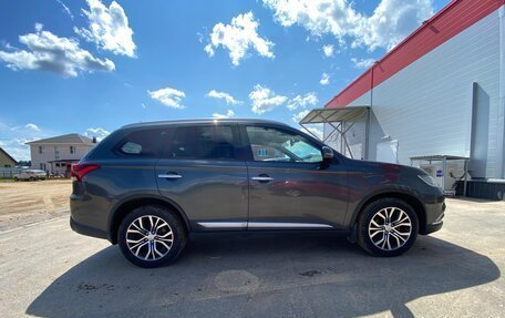 Mitsubishi Outlander III рестайлинг 3, 2015 год, 2 149 999 рублей, 4 фотография