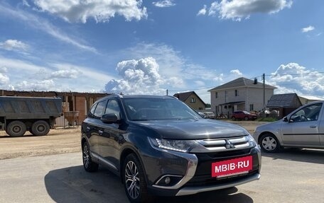 Mitsubishi Outlander III рестайлинг 3, 2015 год, 2 149 999 рублей, 3 фотография