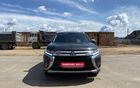 Mitsubishi Outlander III рестайлинг 3, 2015 год, 2 149 999 рублей, 2 фотография