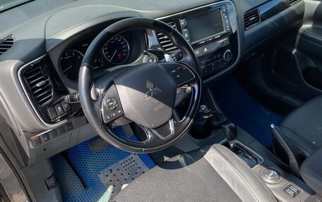 Mitsubishi Outlander III рестайлинг 3, 2015 год, 2 149 999 рублей, 9 фотография