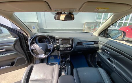 Mitsubishi Outlander III рестайлинг 3, 2015 год, 2 149 999 рублей, 10 фотография