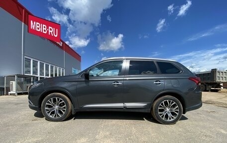 Mitsubishi Outlander III рестайлинг 3, 2015 год, 2 149 999 рублей, 8 фотография