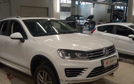 Volkswagen Touareg III, 2017 год, 4 000 000 рублей, 2 фотография