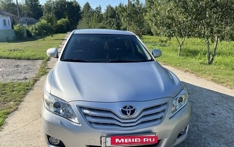 Toyota Camry, 2011 год, 1 350 000 рублей, 2 фотография