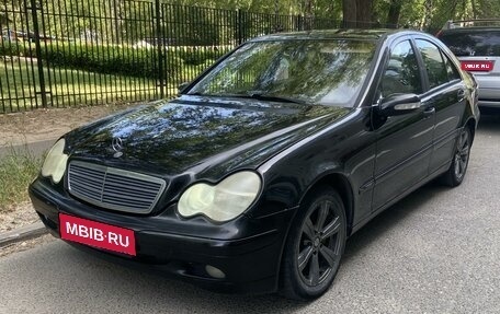 Mercedes-Benz C-Класс, 2003 год, 680 000 рублей, 1 фотография