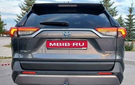 Toyota RAV4, 2020 год, 3 860 000 рублей, 9 фотография