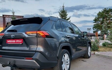 Toyota RAV4, 2020 год, 3 860 000 рублей, 8 фотография