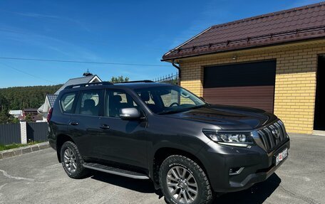 Toyota Land Cruiser Prado 150 рестайлинг 2, 2017 год, 4 800 000 рублей, 4 фотография