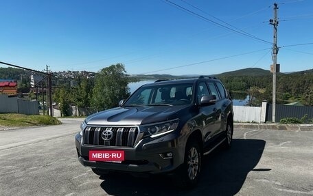 Toyota Land Cruiser Prado 150 рестайлинг 2, 2017 год, 4 800 000 рублей, 2 фотография