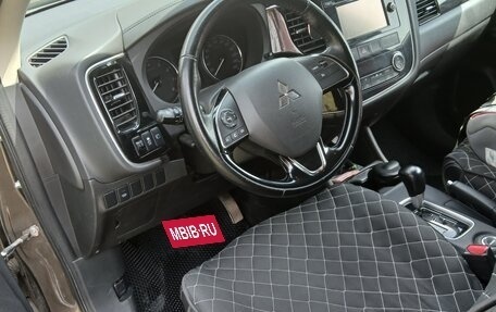 Mitsubishi Outlander III рестайлинг 3, 2016 год, 2 100 000 рублей, 6 фотография