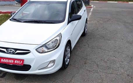 Hyundai Solaris II рестайлинг, 2011 год, 770 000 рублей, 1 фотография