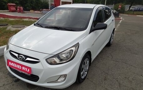 Hyundai Solaris II рестайлинг, 2011 год, 770 000 рублей, 3 фотография