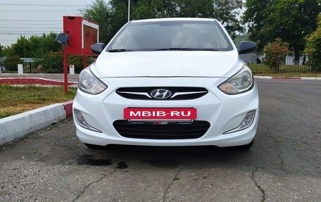 Hyundai Solaris II рестайлинг, 2011 год, 770 000 рублей, 2 фотография