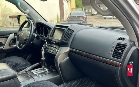 Toyota Land Cruiser 200, 2011 год, 2 980 000 рублей, 18 фотография