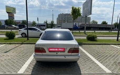 Mercedes-Benz E-Класс, 1997 год, 515 000 рублей, 4 фотография