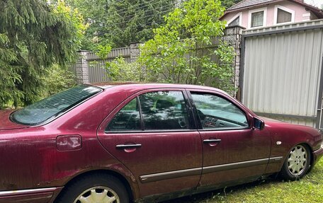 Mercedes-Benz E-Класс, 1996 год, 400 000 рублей, 3 фотография