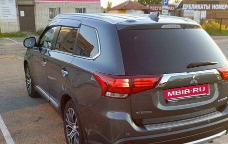 Mitsubishi Outlander III рестайлинг 3, 2018 год, 2 700 000 рублей, 6 фотография