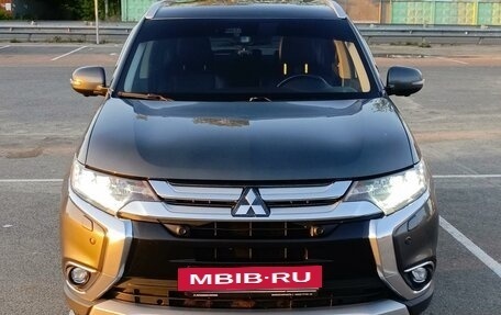 Mitsubishi Outlander III рестайлинг 3, 2018 год, 2 700 000 рублей, 2 фотография