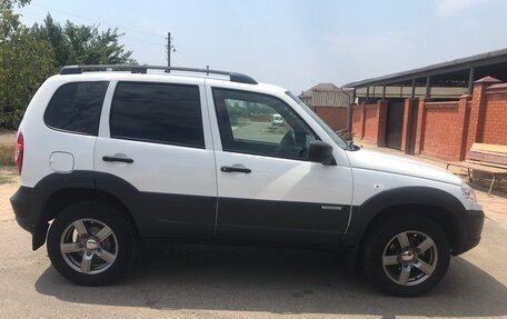 Chevrolet Niva I рестайлинг, 2016 год, 755 000 рублей, 3 фотография