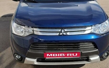 Mitsubishi Outlander III рестайлинг 3, 2014 год, 1 850 000 рублей, 2 фотография