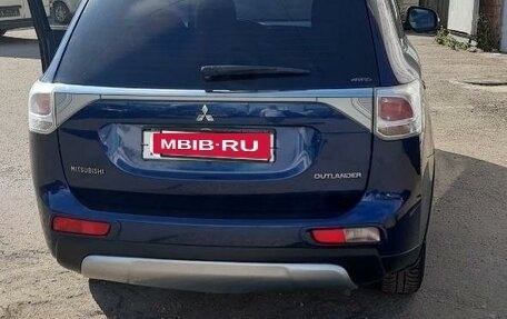 Mitsubishi Outlander III рестайлинг 3, 2014 год, 1 850 000 рублей, 4 фотография