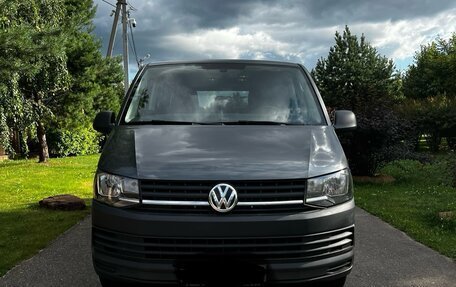 Volkswagen Caravelle T5, 2015 год, 3 000 000 рублей, 1 фотография