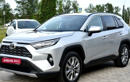 Toyota RAV4, 2021 год, 4 495 000 рублей, 2 фотография