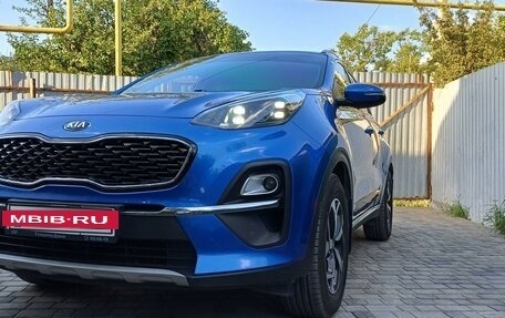 KIA Sportage IV рестайлинг, 2020 год, 2 390 000 рублей, 2 фотография