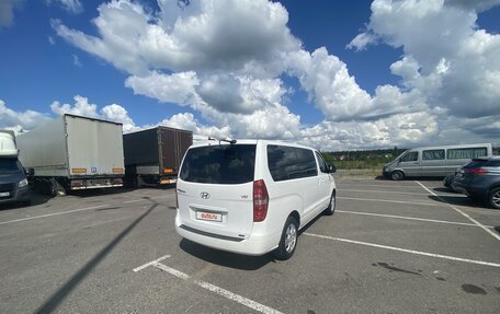 Hyundai Grand Starex Grand Starex I рестайлинг 2, 2017 год, 2 800 000 рублей, 3 фотография