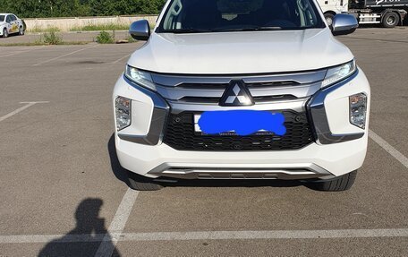 Mitsubishi Pajero Sport III рестайлинг, 2021 год, 5 300 000 рублей, 2 фотография