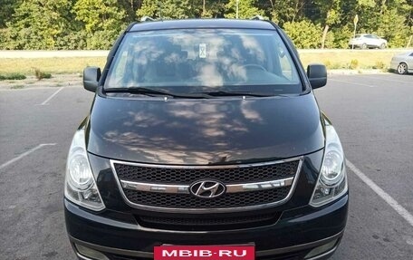 Hyundai H-1 II рестайлинг, 2011 год, 1 800 000 рублей, 3 фотография