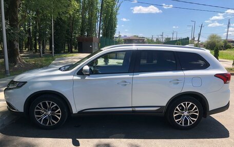 Mitsubishi Outlander III рестайлинг 3, 2018 год, 2 670 000 рублей, 2 фотография